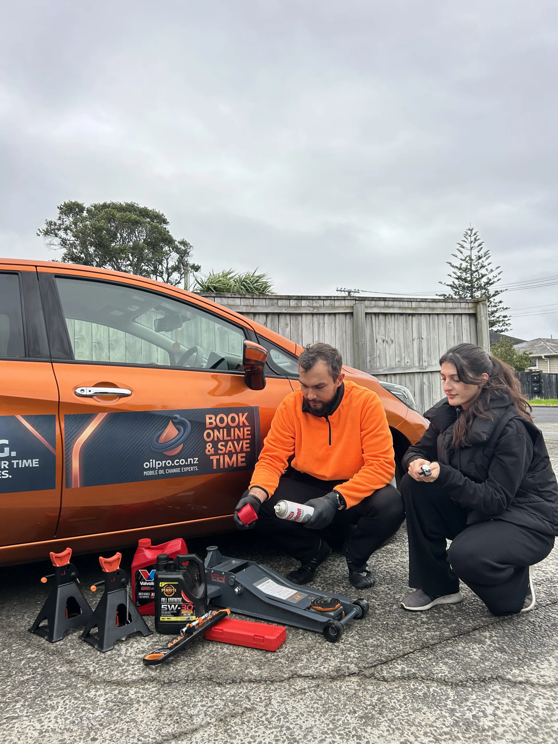 Mobile oil change unit